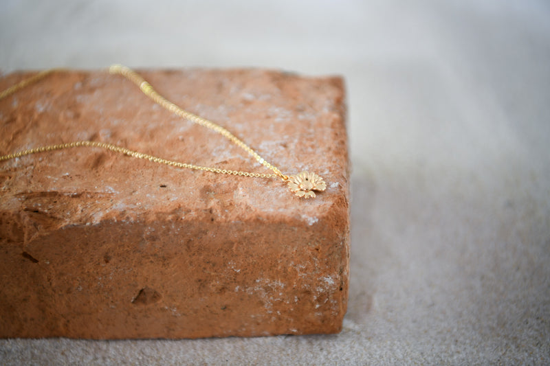 Gold Flower Pendant Necklace