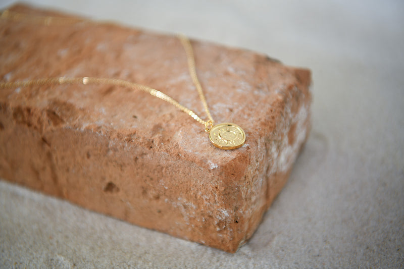 Gold Flower Pendant Necklace